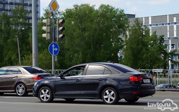 В Санкт-Петербурге насчитывается около 2 млн легковых автомобилей