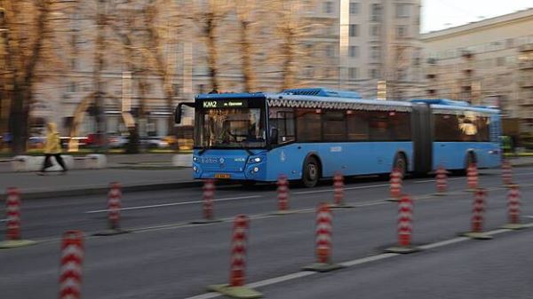 Пассажир такси погиб в аварии с автобусом в Москве