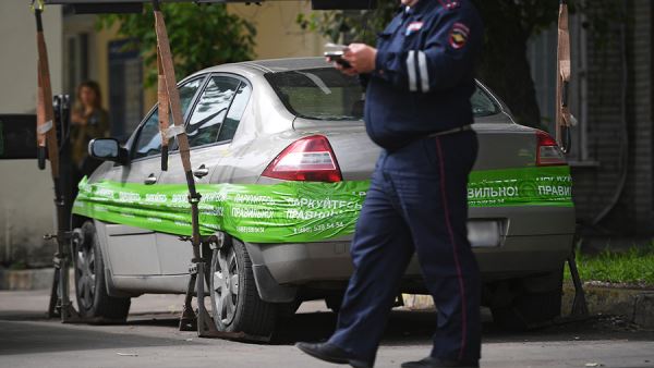 В Госдуме предложили сообщать водителям о возможной эвакуации авто